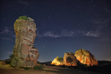 Spain, Castille-La Mancha, Chequilla, Rock formations under starry sky - DSGF000551