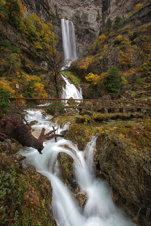 Spanien, Albacete, Sierra de Riopar, Wasserfälle an der Quelle des Flusses Mundo - DSGF000640