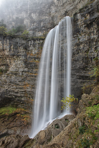 Spanien, Albacete, Sierra de Riopar, Wasserfälle an der Quelle des Flusses Mundo, lizenzfreies Stockfoto