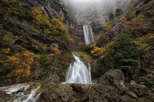 Spanien, Albacete, Sierra de Riopar, Wasserfälle an der Quelle des Flusses Mundo - DSGF000648