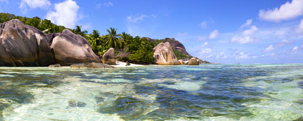Seychelles, La Digue Island, rocky coast - ROMF000021