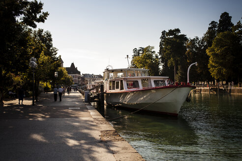 Frankreich, Haut-Savoie, Annecy, Hafen und Boote - SBDF001323