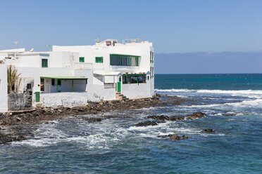 Spanien, Kanarische Inseln, Lanzarote, Punta de la Vela, Fischerdorf bei Arrieta, Häuser - AMF002906