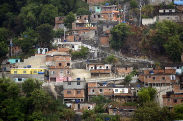 Brasilien, Rio de Janeiro, Ansicht der Favela Complexo do Alemao - FLK000489