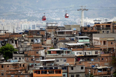 Brasilien, Rio de Janeiro, Ansicht der Favela Complexo do Alemao - FLK000490