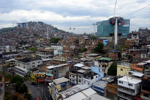 Brasilien, Rio de Janeiro, Ansicht der Favela Complexo do Alemao, lizenzfreies Stockfoto