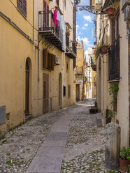 Italy, Sicily, Province of Palermo, Monreale, Alleyway and old houses - AMF002925