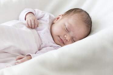 Portrait of sleeping baby girl - DRF001110