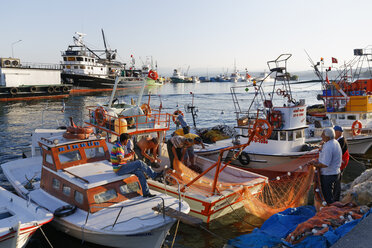 Türkei, Schwarzmeerregion, Provinz Sinop, Sinop, Fischereihafen - SIEF006087