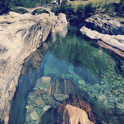 Switzerland, Ticino, Lavertezzo, bridge over Verzasca river - GWF003259