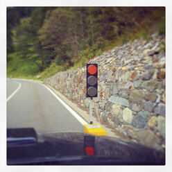 Italy, Aosta Valley, red traffic light at Great St Bernard Pass - GWF003207