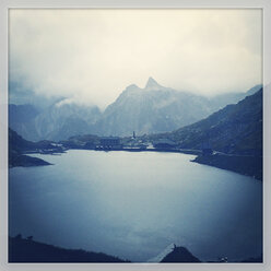 Schweiz, Wallis, Bergsee und Grosser St. Bernhard Pass - GWF003213