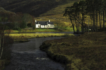 UK, Scotland, Highlands, house by the river - DLF000004
