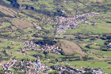 Italien, Südtirol, Blick auf Tartscher Bühel und Mals - MYF000585