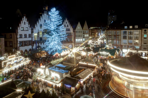 Deutschland, Hessen, Frankfurt, Weihnachtsmarkt bei Nacht - AMF002950