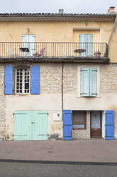 France, Villes-sur-Auzon, old house with terrace - MKL000034