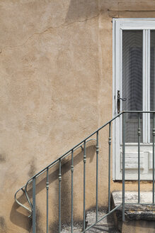France, Villes-sur-Auzon, Old house, entrance door - MKL000035