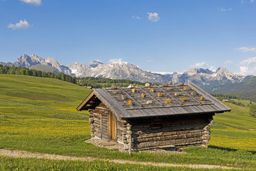 Italy, South Tyrol, Seiser Alm, Alpine hut in foreground - UMF000721