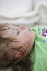 Portrait of sleeping baby girl - SHKF000012