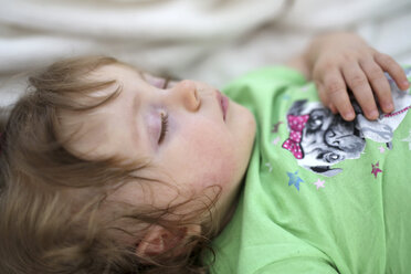 Portrait of sleeping baby girl - SHKF000014