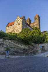 Deutschland, Sachsen-Anhalt, Quedlinburg, Stiftskirche St. Servatius auf dem Schlossberg - PVCF000141