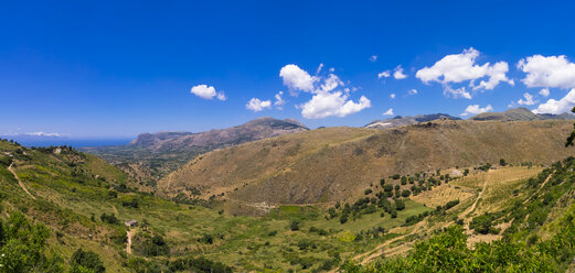 Italien, Sizilien, Provinz Palermo, Blick auf die Berge von Capaci, gesehen von Borgetto, Panorama - AMF002966