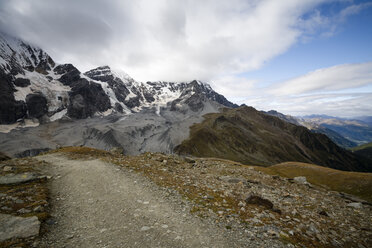 Italien, Südtirol, Blick auf die Ortler-Alpen, in der Mitte der Monte Zebru - MYF000620