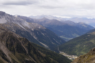 Italien, Südtirol, Sulden, Blick auf die Ortler-Alpen - MYF000629