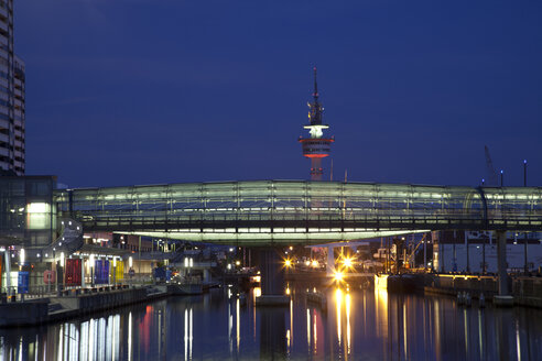Germany, Bremen, Bremerhaven, Od Harbour, Bridge over Weser river at night - OLEF000047