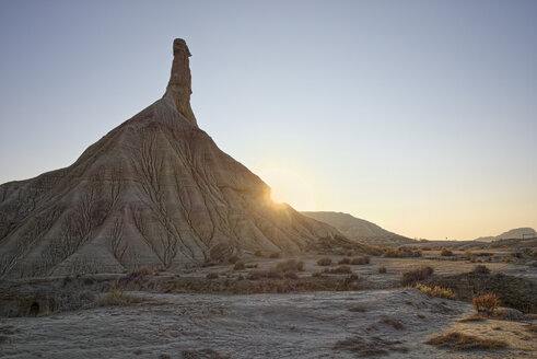 Spain, Navarra, Bardenas Reales, Semi-desert natural region, Nature Park, Cabezo Castildetierra in the evening light - LAF001109