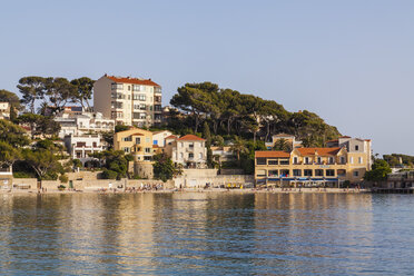 Frankreich, Provence-Alpes-Côte d'Azur, Departement Var, Bandol, Hotel am Strand - WDF002659