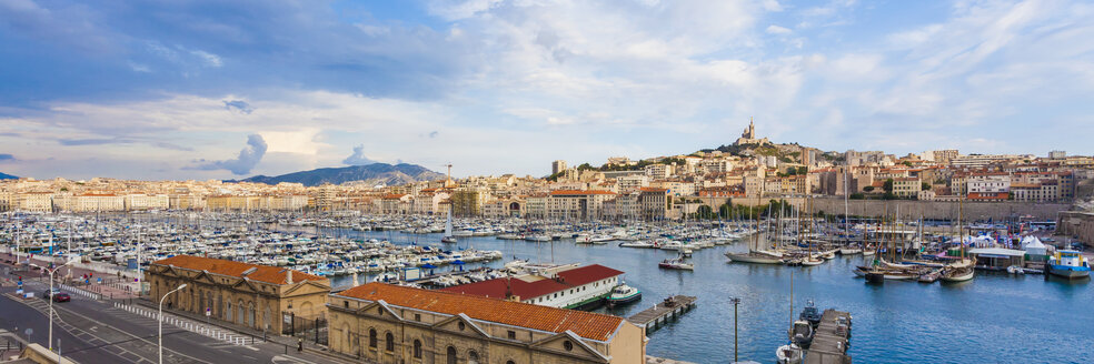 Frankreich, Provence-Alpes-Cote d'Azur, Bouches-du-Rhone, Marseille, Port Vieux, Blick auf Hafen und Altstadt, Panorama - WDF002692