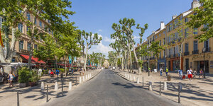 Frankreich, Provence, Aix-en-Provence, Blick auf die Allee Cours Mirabeau - WDF002704