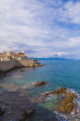 France, Cote d'Azur, Antibes, old town - WDF002723