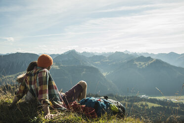 Austria, Tyrol, Tannheimer Tal, young couple having a rest in the mountains - UUF002192