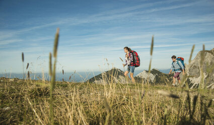 Austria, Tyrol, Tannheimer Tal, young couple hiking - UUF002167