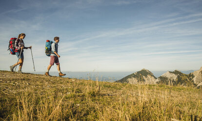 Austria, Tyrol, Tannheimer Tal, young couple hiking - UUF002164