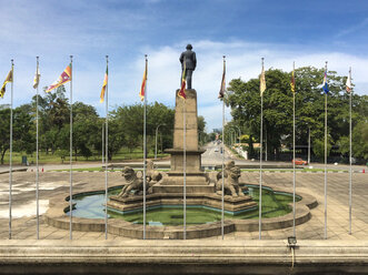 Statue of Don Stephen Senanayake Colombo, Sri Lanka - DRF001117