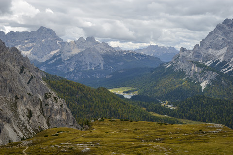 Italien, Venetien, Dolomiten, Gebirgslandschaft im Gebiet der Drei Zinnen von Lavaredo, lizenzfreies Stockfoto