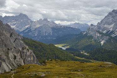 Italy, Veneto, Dolomites, Mountain scenery at the Tre Cime di Lavaredo area - RJF000321