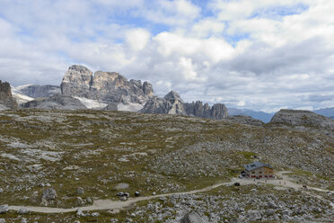 Italy, South Tyrol, Dolomites, Mountain scenery at the Tre Cime di Lavaredo area - RJF000318