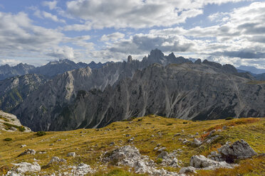 Italien, Venetien, Dolomiten, Gebirgslandschaft im Gebiet der Drei Zinnen von Lavaredo - RJF000314