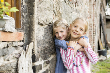 Portrait of two smiling little girls - FKIF000048