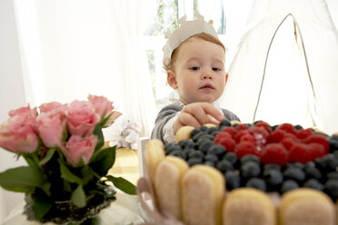 Der erste Geburtstag eines kleinen Mädchens - FSF000234