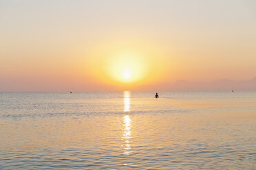 Spain, Balearic Islands, Mallorca, Cala de Muro, man in the water - MSF004315