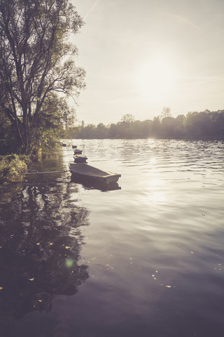 Deutschland, Bayern, Landshut, Boote auf der Isar, lizenzfreies Stockfoto