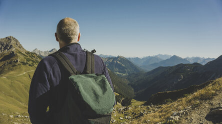 Austria, Tyrol, Tannheimer Tal, mature man hiking - UUF002306