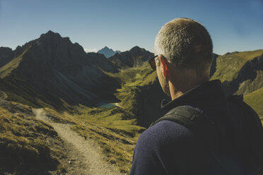 Austria, Tyrol, Tannheimer Tal, mature man hiking - UUF002313