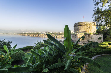 Türkei, Naher Osten, Antalya, Kaleici, Blick auf die Burg - THAF000758