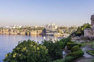 Türkei, Naher Osten, Antalya, Kaleici, Blick auf den Hafen - THAF000760